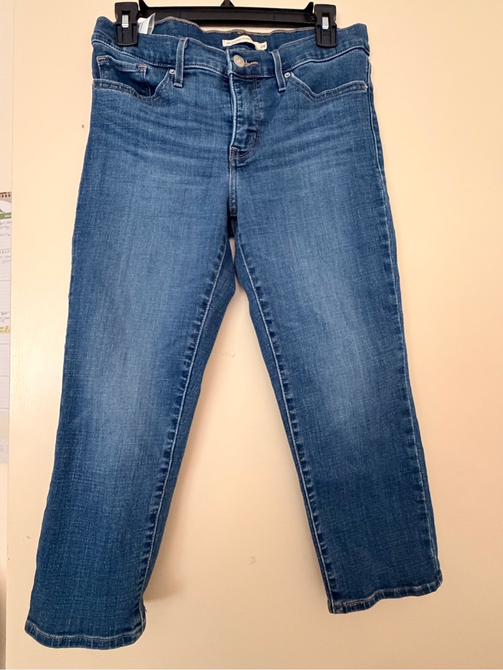 Levi's Women's Cropped Straight Jeans in Mid Blue